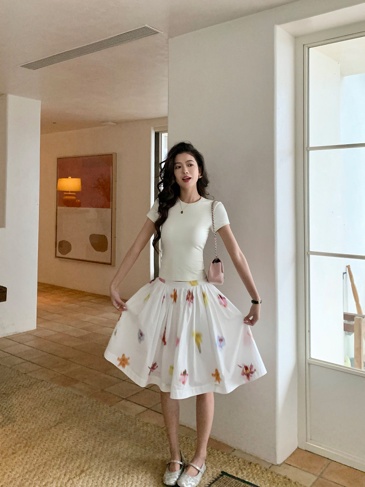 Artistic Floral Print Midi Skirt for Women – A-Line Tiered Ruffle Skirt